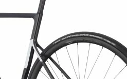 Vélo De Route CANNONDALE SuperSix Evo Carbon Disc 105 Noir - 2023 -Vélo Soldes Magasin velo de route cannondale supersix evo carbon disc 105 noir 2023 4
