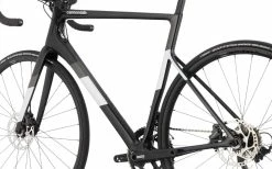 Vélo De Route CANNONDALE SuperSix Evo Carbon Disc 105 Noir - 2023 -Vélo Soldes Magasin velo de route cannondale supersix evo carbon disc 105 noir 2023 5
