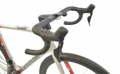 Vélo Route CANNONDALE SuperSix EVO Carbon Disc Ultegra Di2 Gris/Rouge - 2022 11 Vélo Route CANNONDALE SuperSix EVO Carbon Disc Ultegra Di2 Gris/Rouge - 2022 -Vélo Soldes Magasin velo route cannondale supersix evo carbon disc ultegra di2 grisrouge 2022 3