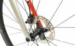 Vélo Route CANNONDALE SuperSix EVO Carbon Disc Ultegra Di2 Gris/Rouge - 2022 13 Vélo Route CANNONDALE SuperSix EVO Carbon Disc Ultegra Di2 Gris/Rouge - 2022 -Vélo Soldes Magasin velo route cannondale supersix evo carbon disc ultegra di2 grisrouge 2022 5